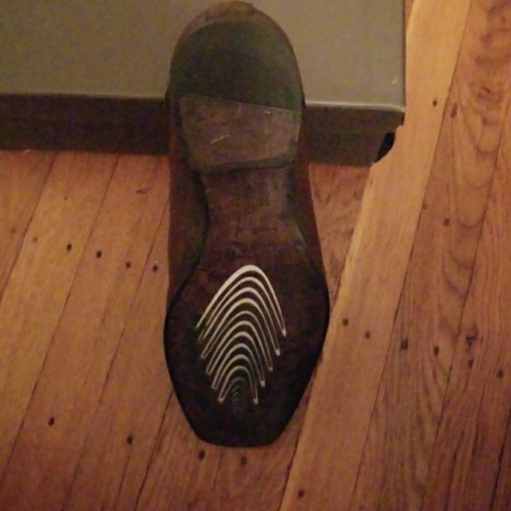 Shoes - Picture 3 of 4